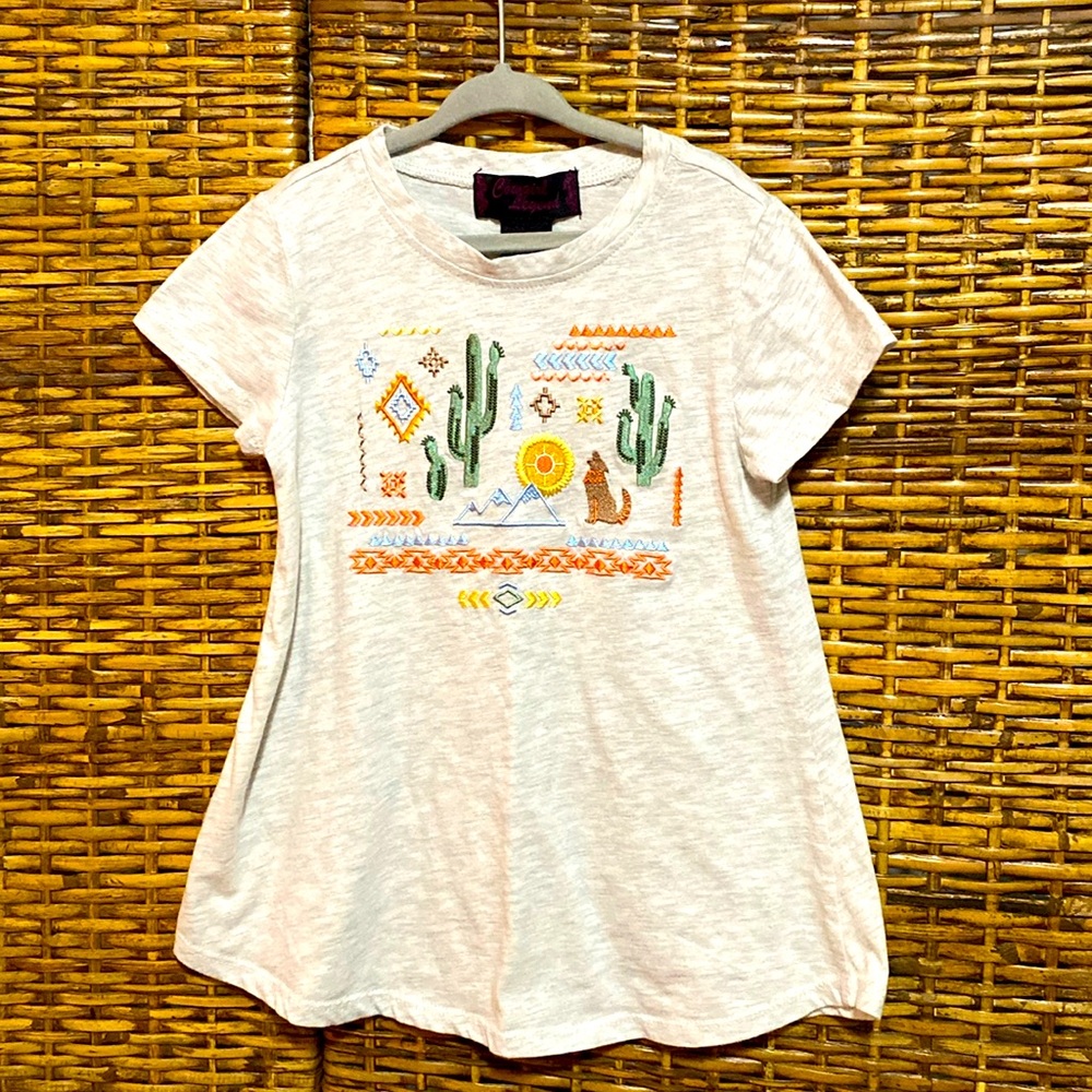 EUC Cowgirl Legend  gray embroidered Aztec cactus wolf, gray T-shirt, girls 5